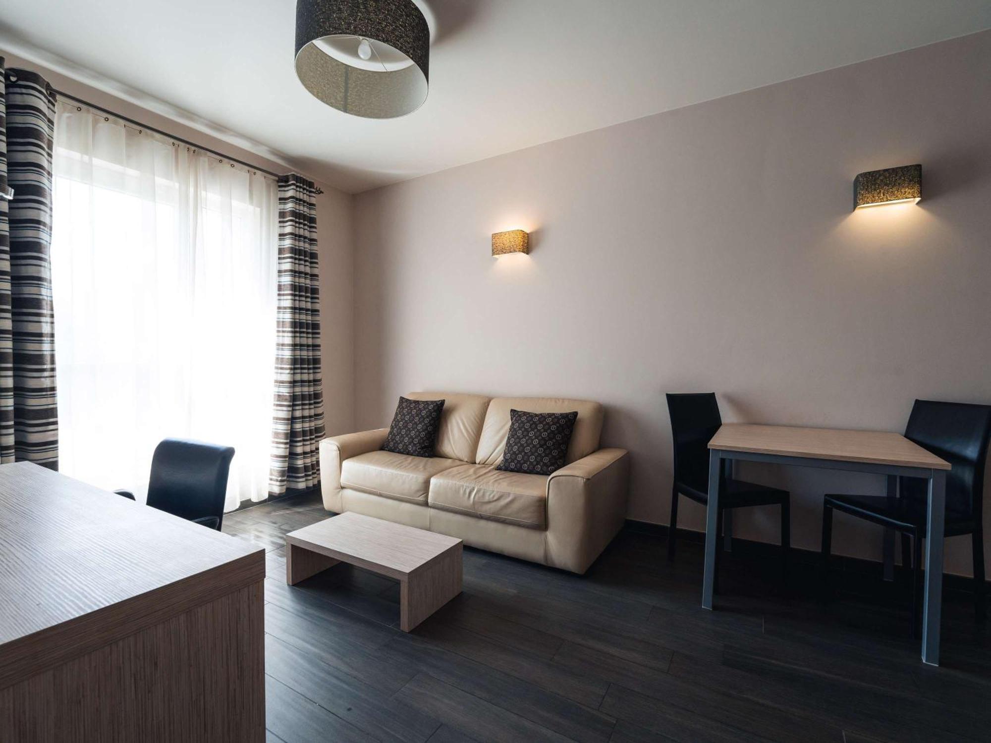 Ibis Styles Charleroi Airport Aero 44 Hotel Exterior photo